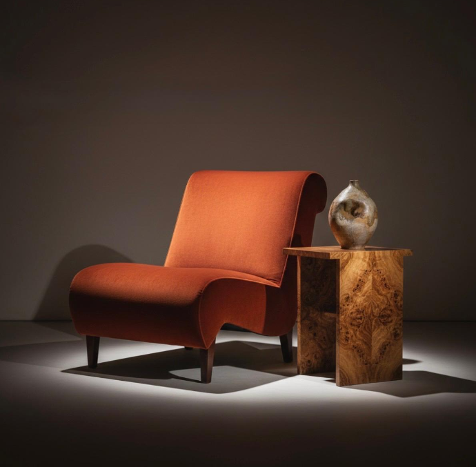Sourcing de mobilier de luxe Nice Hunter Design : Lampe Taccia de Flos sur socle en travertin et sélection de pièces de design iconiques pour décoration d'intérieur haut de gamme.